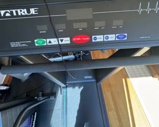 TRUE Fitness F500 Commercial Treadmill with Soft System CushioningTRUE Fitness F500 Commercial Treadmill with Soft System Cushioning