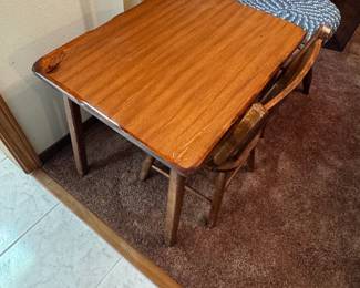 Child's table & chairt