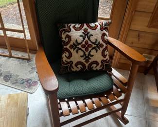 Rocking chair with pads