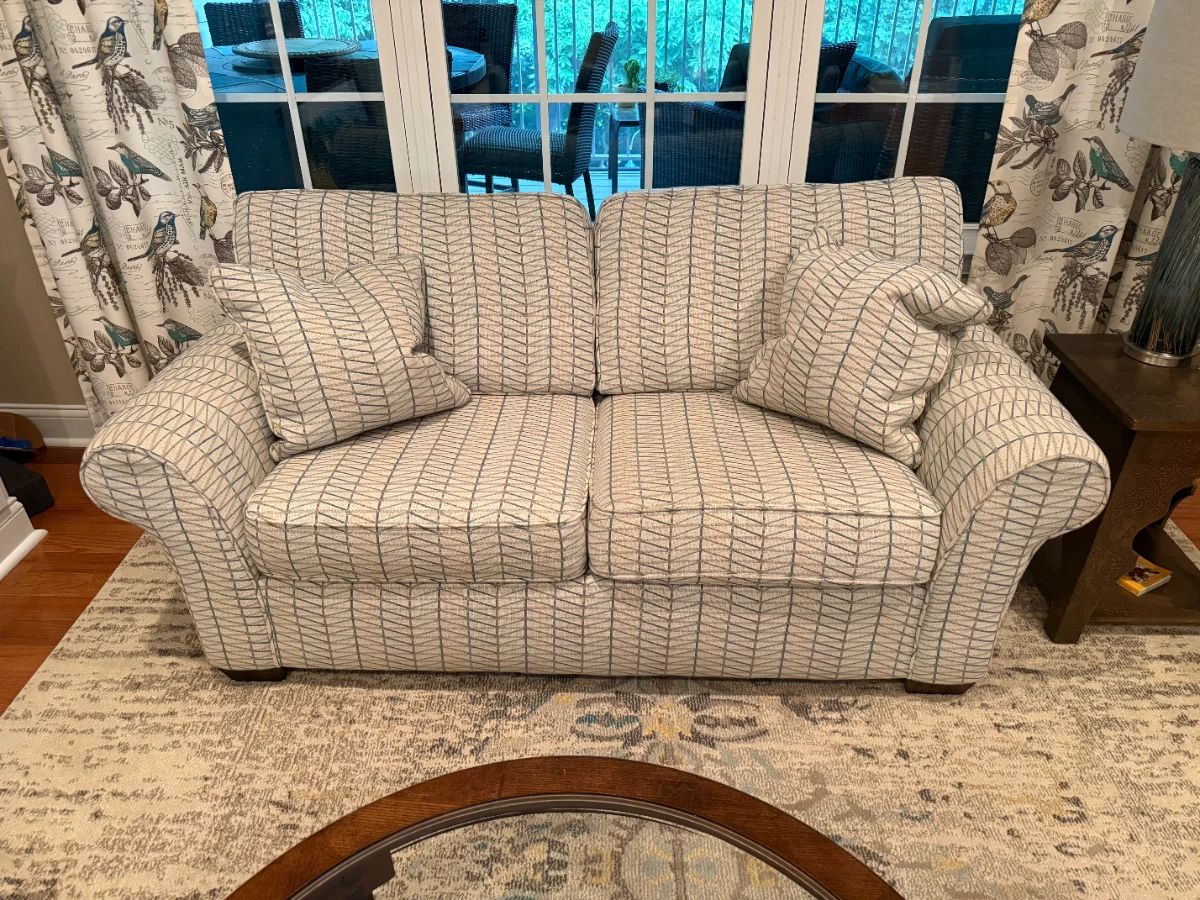 70" Loveseat, excellent condition