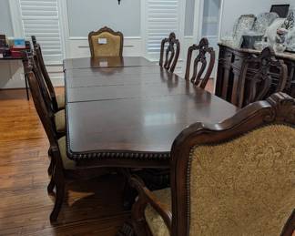 Dining Room 3 tier table with 8 chairs