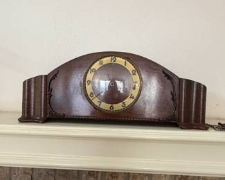 Vintage mantle clock