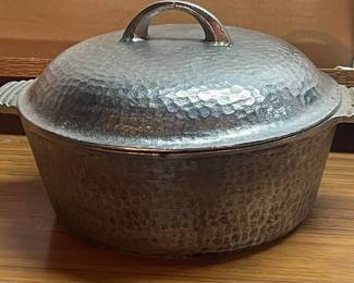 Vintage Hammered WagnerWare Dutch Oven 