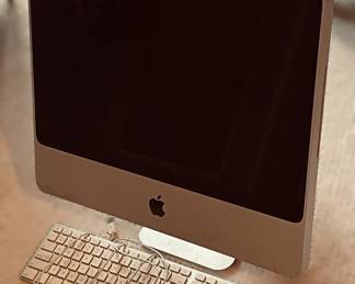 APPLE Mac Desktop/Keyboard 