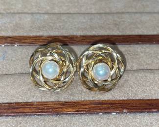 14k Gold Swirl Pearl Earrings