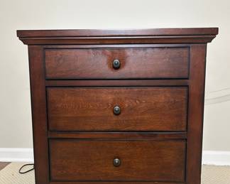 Aspenhome Cambridge 3-Drawer Nightstand