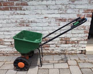 Scotts Turf Builder EdgeGuard Spreader
