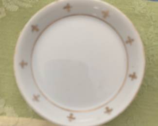 Vintage Andrea by Sadek - gold Fleurs de Lis Porcelain - set of 3 small plates