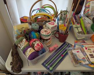 Knitting/Crocheting Supplies & Yarn