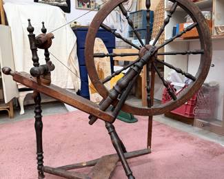 Antique spinning wheel