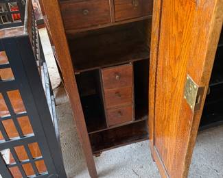 Strictly cabinet with unique drawers