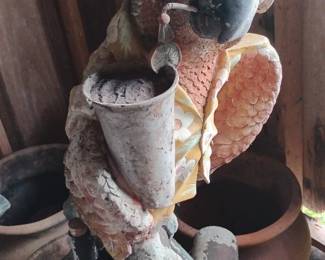 Margaritaville type Parrott garden statuary