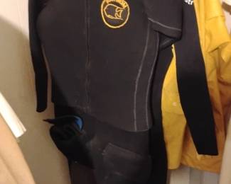 8 or 10 mil wet suit for ice diving