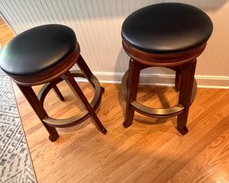 Pair of Contender Colonial Backless Bar Stools