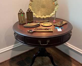 Accent table