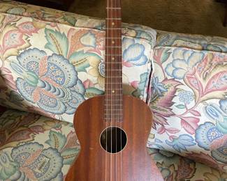 $100 vintage ukulele 
