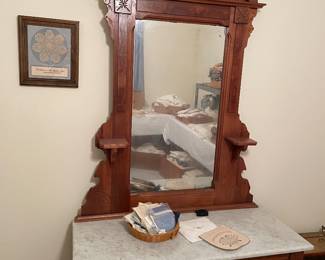 Beautfigul Victorian Fraser with marble top. Great condition