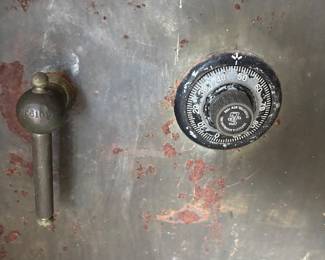 $500. Beautiful, antique Mosley Safe Company safe (works great). 34”w,31d,50t.  MOVING WILL BE YOUR RESPONSIBILITY . Approx 1500# 