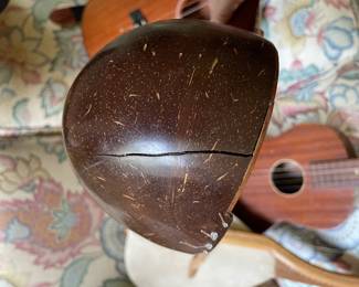 Vintage (ca. 1920) ukulele - split to back shell