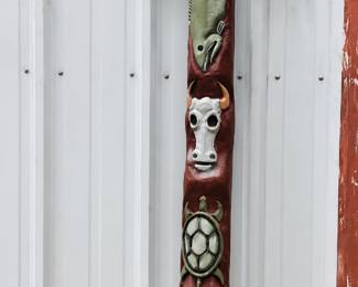 Eagle , animals totem pole 