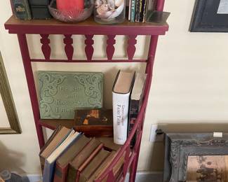 Staircase book shelf