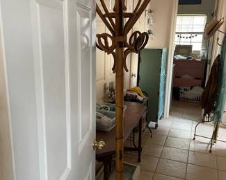 Bamboo hat rack