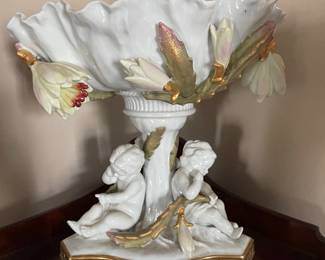 This is beautiful piece and gave it a good look and do not see any damage 