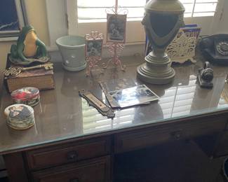Flat top lady’’s desk 
