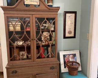 Small book/china cabinet