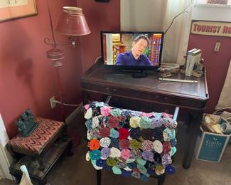 Catching up on my show - several TV available at this sale.
