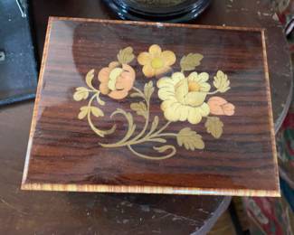 Italian inlaid music box