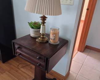 Dual drop leaf and drawered table 