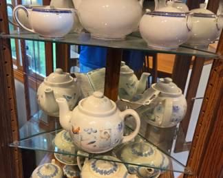 Assorted serving sets