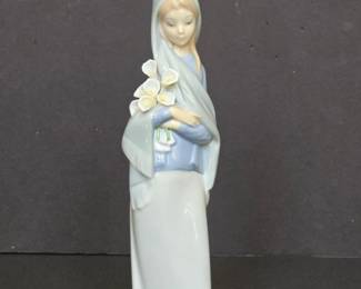 Lladro Girl with Calla Lilies Figurine