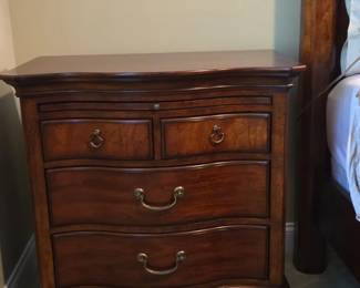 Thomasville Kent Park Nightstand