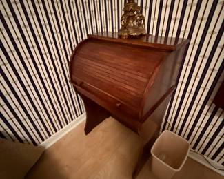 Kenilworth Blue Moon Estate Sale w/ Woodworking Tools, Piano & Pool Table