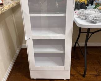 Tom’s Distribuors display cabinet 