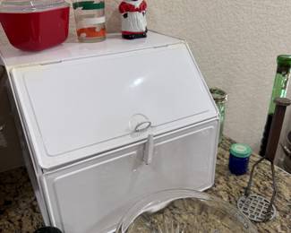 Metal bread box 