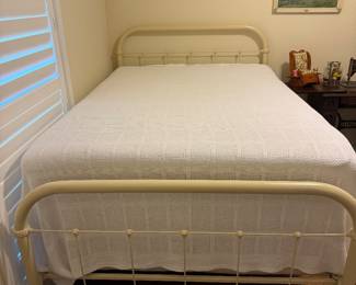 Full size iron bed