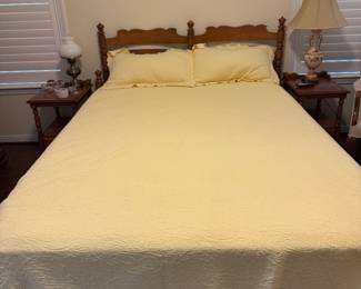 Queen size adjustable bed 