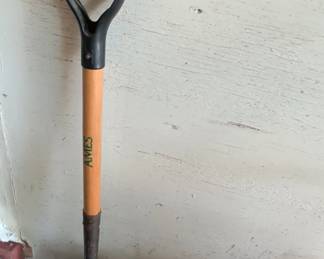 AMES Ergonomic DHandle Shovel