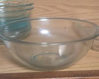 Pyrex . Quart Clear Glass Mixing Bowl