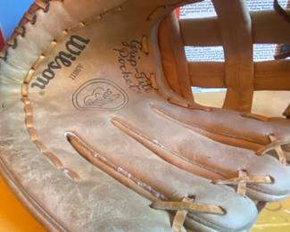 Wilson A GripFit Pocket Baseball Glove