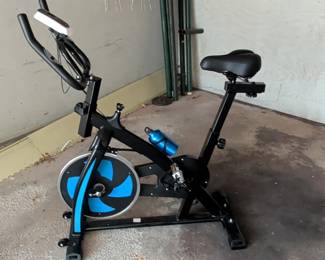 XtremepowerUS Exercise Bike with Water Bottle Holder