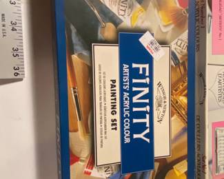 Winsor  Newton Finity Artists Acrylic Colour Painting Set