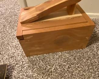 Johnston  Murphy Cedar Shoe Shine Valet Box