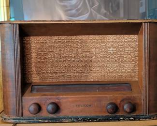 Telicon Bakelite and Wood Tube Radio