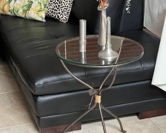 VTG Pier1 metal/glass accent table (18" diameter)