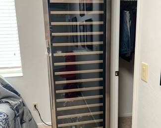 2022 Bodega Locking Wine Cooler (154 bottles)