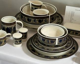 Mikasa Intaglio Arabella Stoneware (89 pieces)
